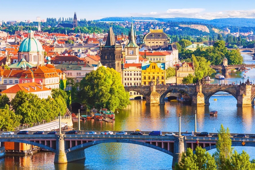 27 Best Countries for Solo Travel That Will Inspire You