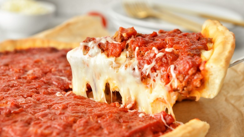 A Chicago Pizza Expert’s Guide to the City’s Best Pies